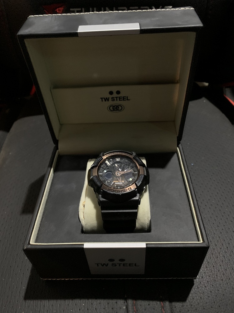 Storage King Penrith Abandoned Storage garage Auctions auction IB-9944