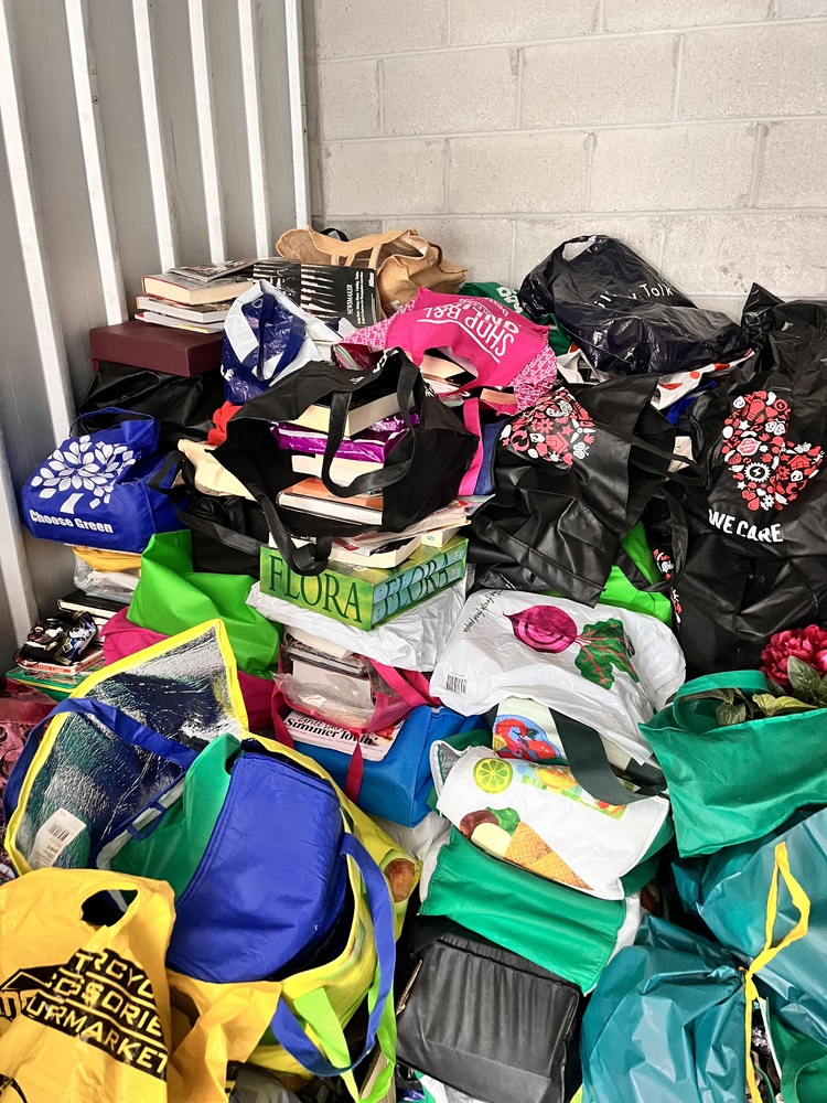 Storage City West Gosford Abandoned Storage shed Auctions auction IB-7646