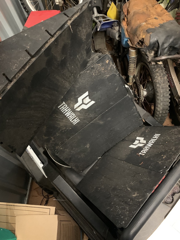 Storage King Penrith Abandoned Storage garage Auctions auction IB-4300