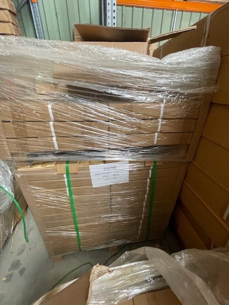 Roomia Self Storage Chirnside Park Abandoned Storage shed Auctions auction IB-7171