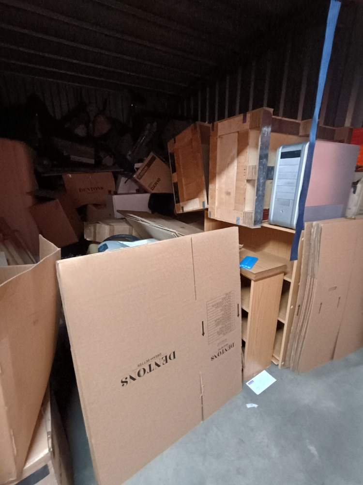 Kennards Self Storage Truganina Abandoned Storage Unit Auctions auction IB-9329