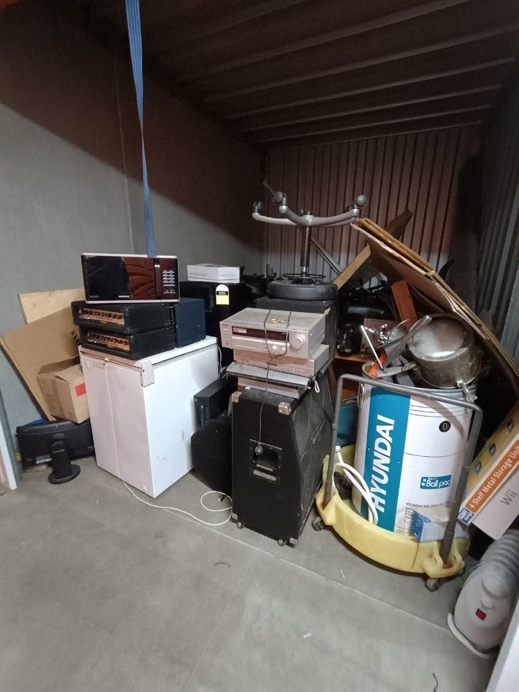 Kennards Self Storage Truganina Abandoned Storage Unit Auctions auction IB-9329