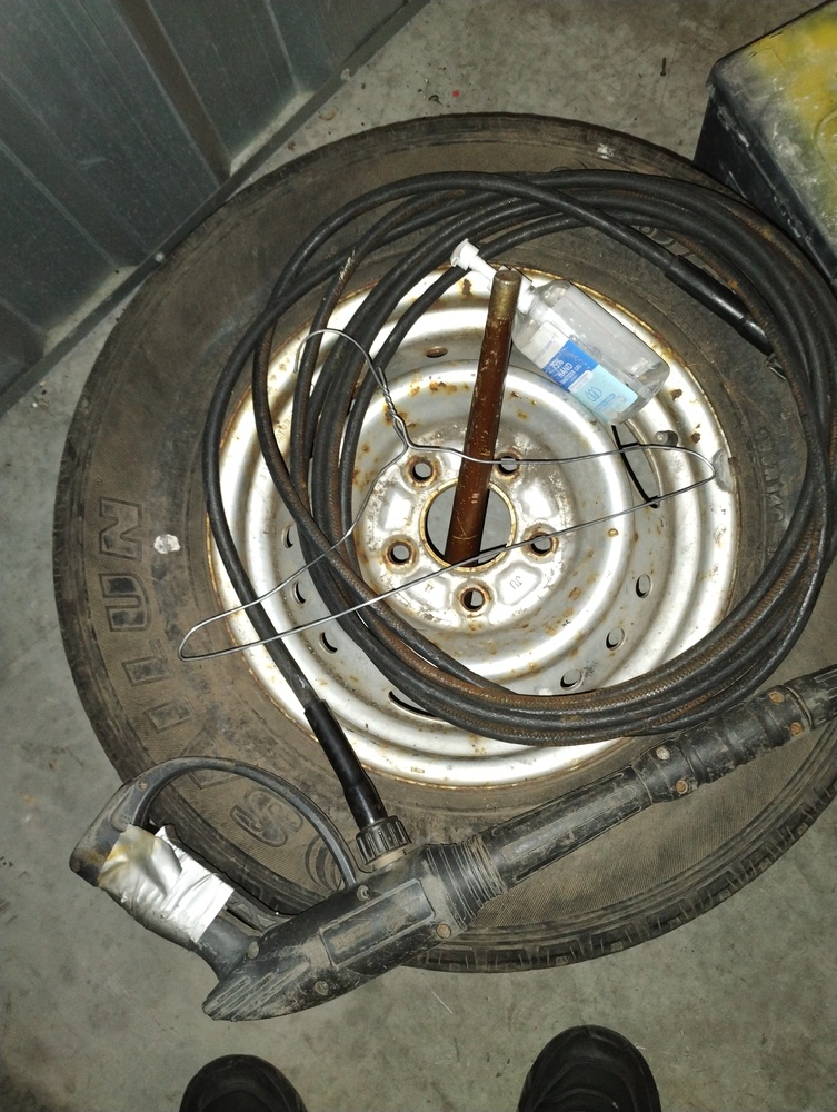 Kennards Self Storage Warrawong Bid on Storage auction IB-8871