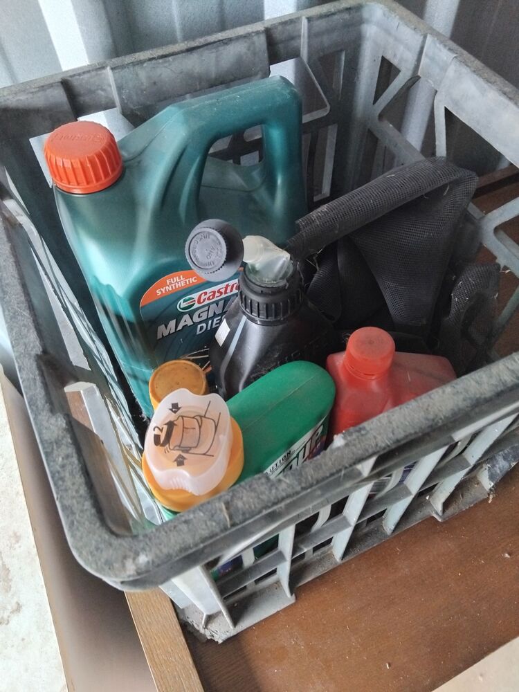 Alpha Storage Lowood Abandoned Storage shed Auctions auction IB-5376