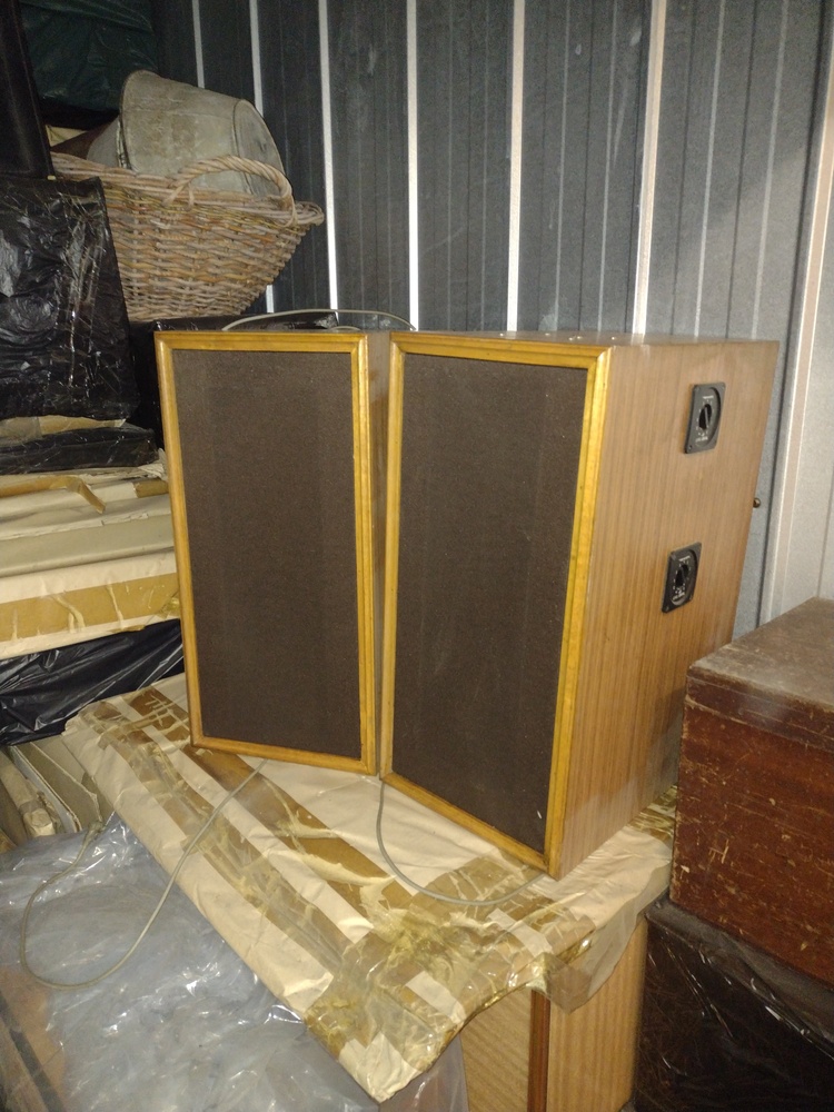 Kennards Self Storage Guildford Storage Unit auction IB-9538