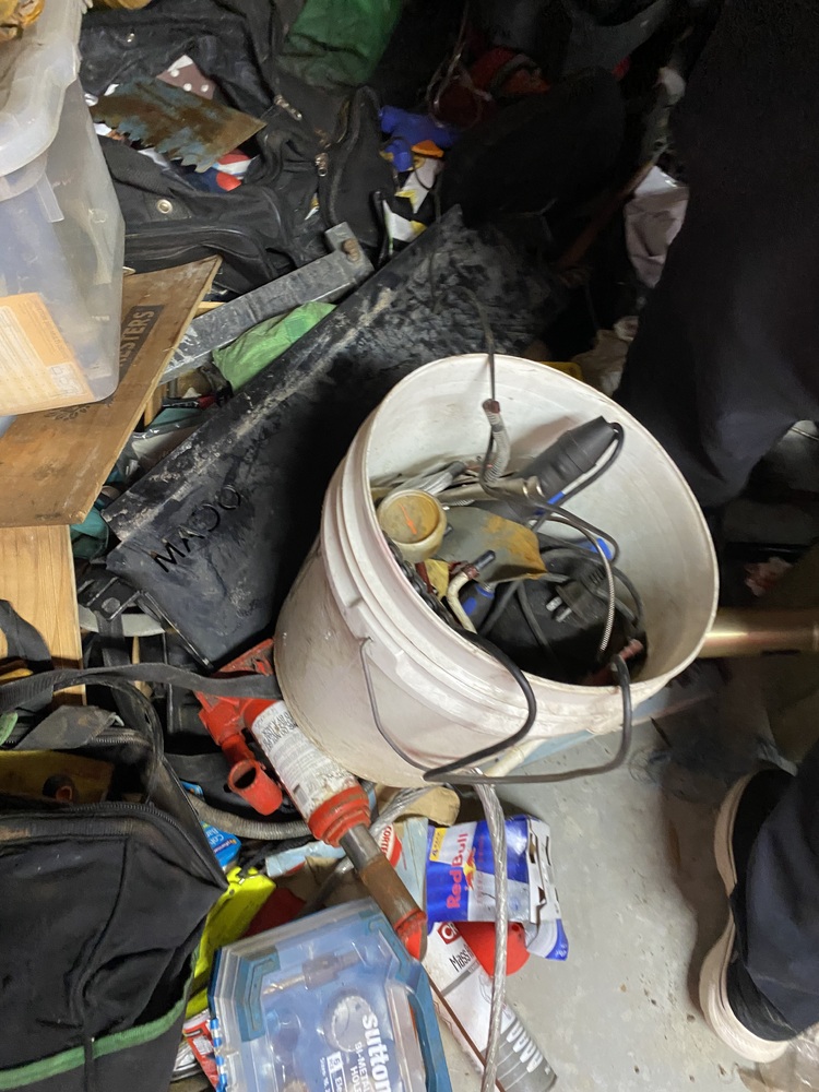 Wilson Storage Bennetts Green Bid on Self Storage Unit auction IB-8835