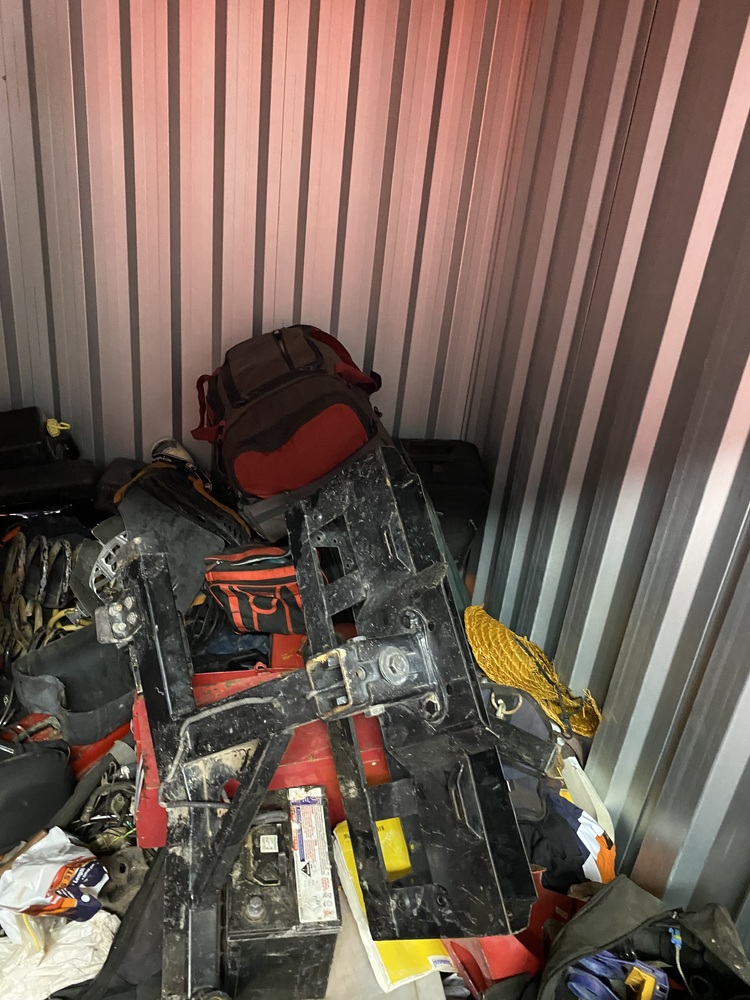 Wilson Storage Bennetts Green Abandoned Storage Unit Auctions auction IB-8835