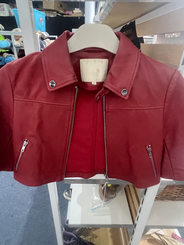 D. Koutts - Private Seller Self Storage Unit auction IB-6449