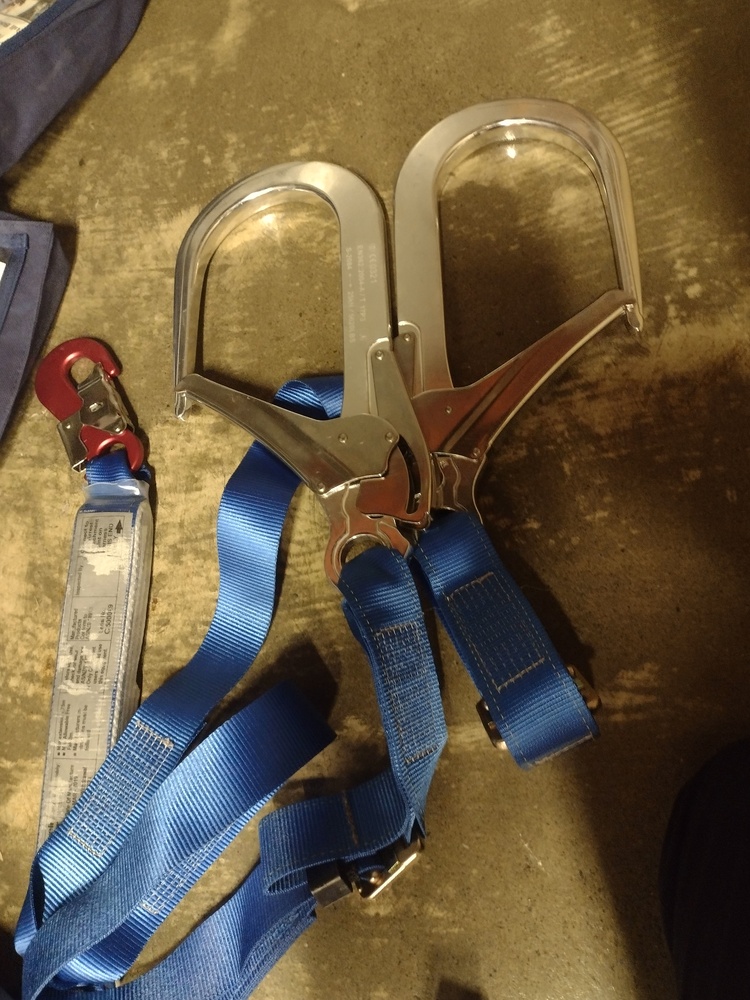 Kennards Self Storage Wollongong Bid on Storage Unit auction IB-5187