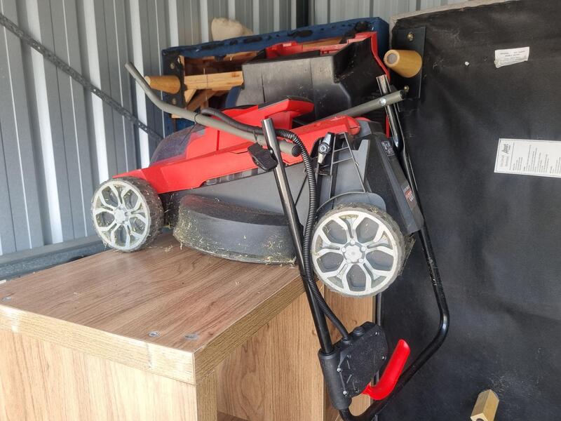 Wilson Storage Tuggerah Abandoned Self Storage Auctions auction IB-6037