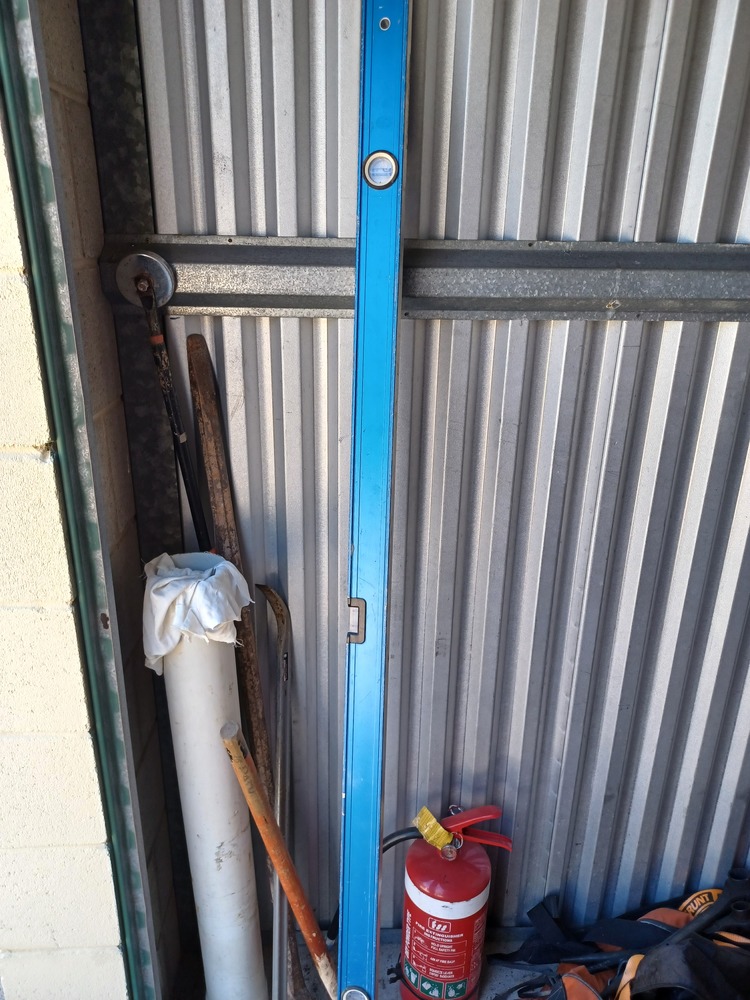 Loxon Storage Loganholme Abandoned Storage garage Auctions auction IB-6572