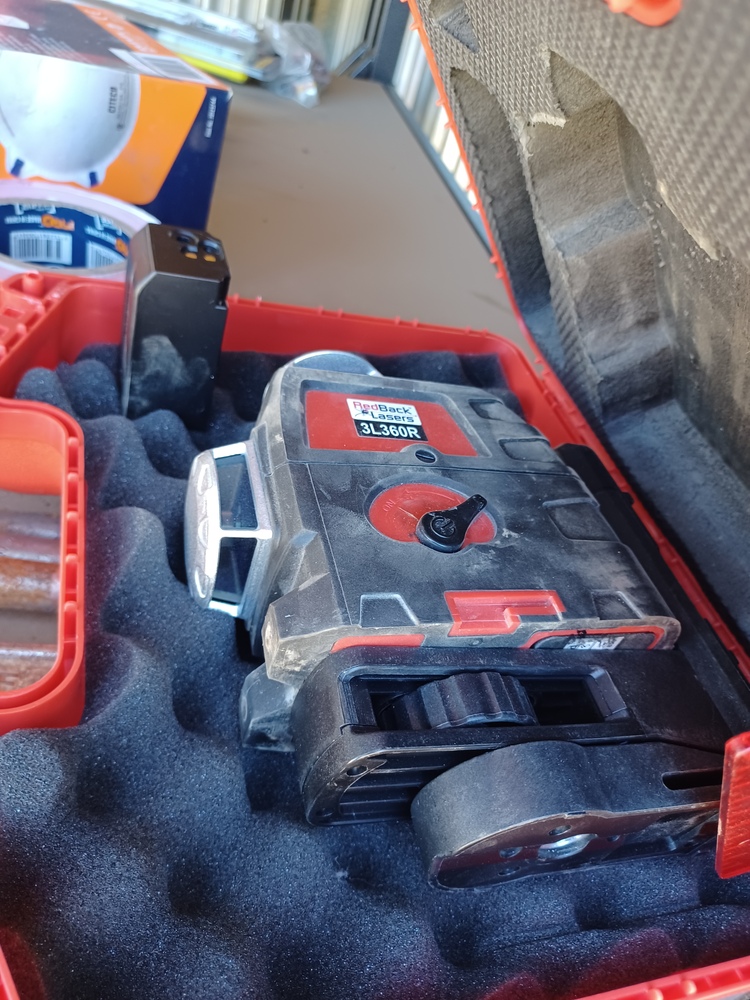 Loxon Storage Loganholme Abandoned Storage Unit Auctions auction IB-6572