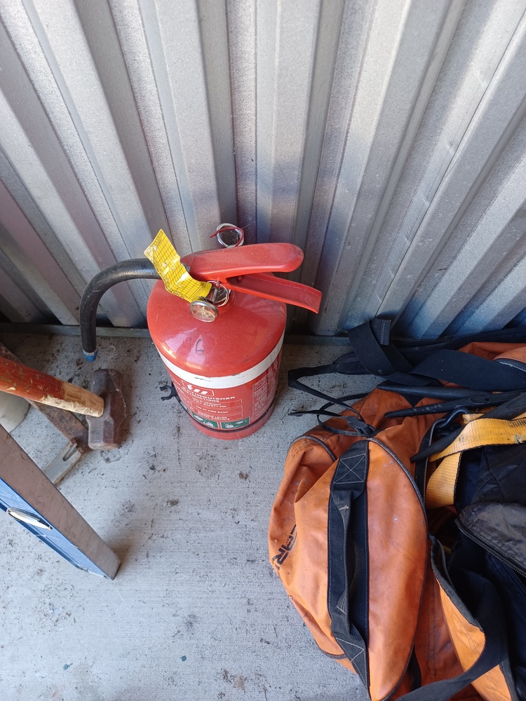 Loxon Storage Loganholme Self Storage Auctions auction IB-6572