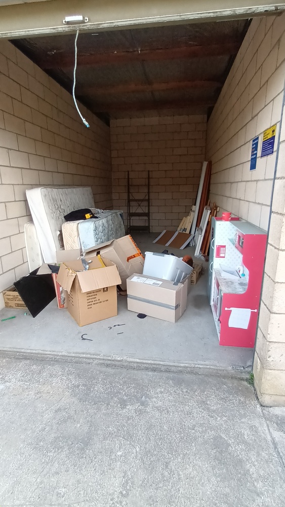 Storage King Delacombe Bid on Storage auction IB-1822