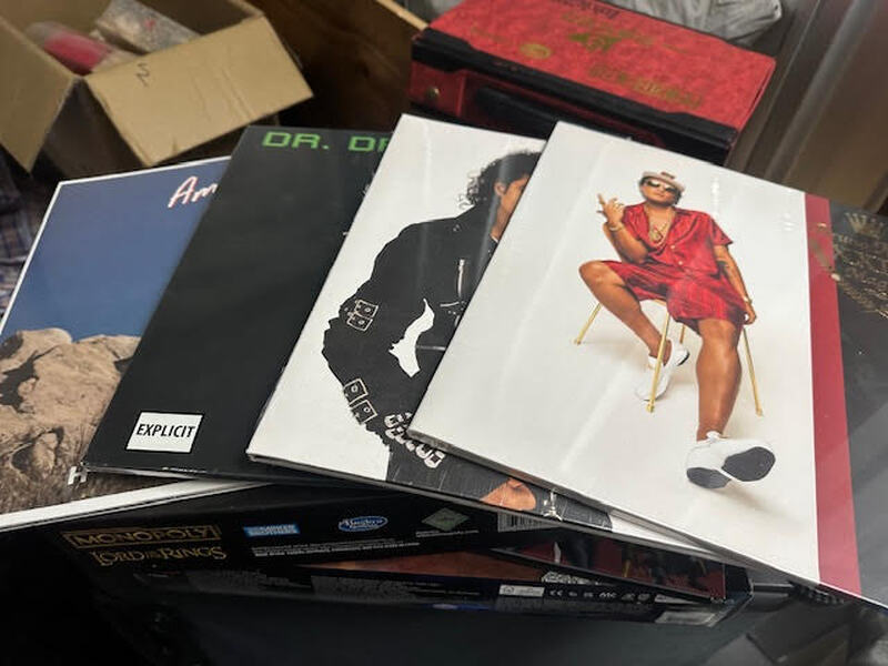 Notting Hill Self Storage Bid on Self Storage Unit auction IB-2043