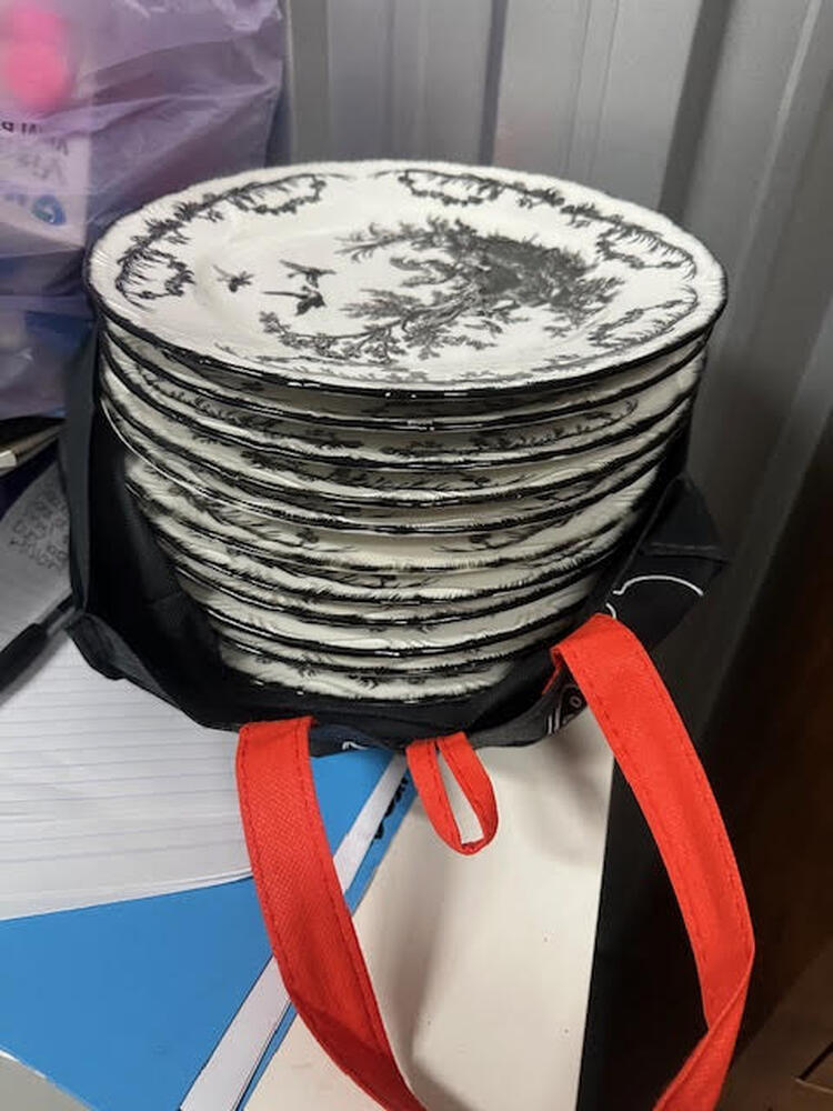 Notting Hill Self Storage Abandoned Storage Unit Auctions auction IB-2043