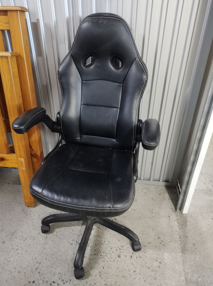 Kennards Self Storage Southport Bid on Storage auction IB-1052