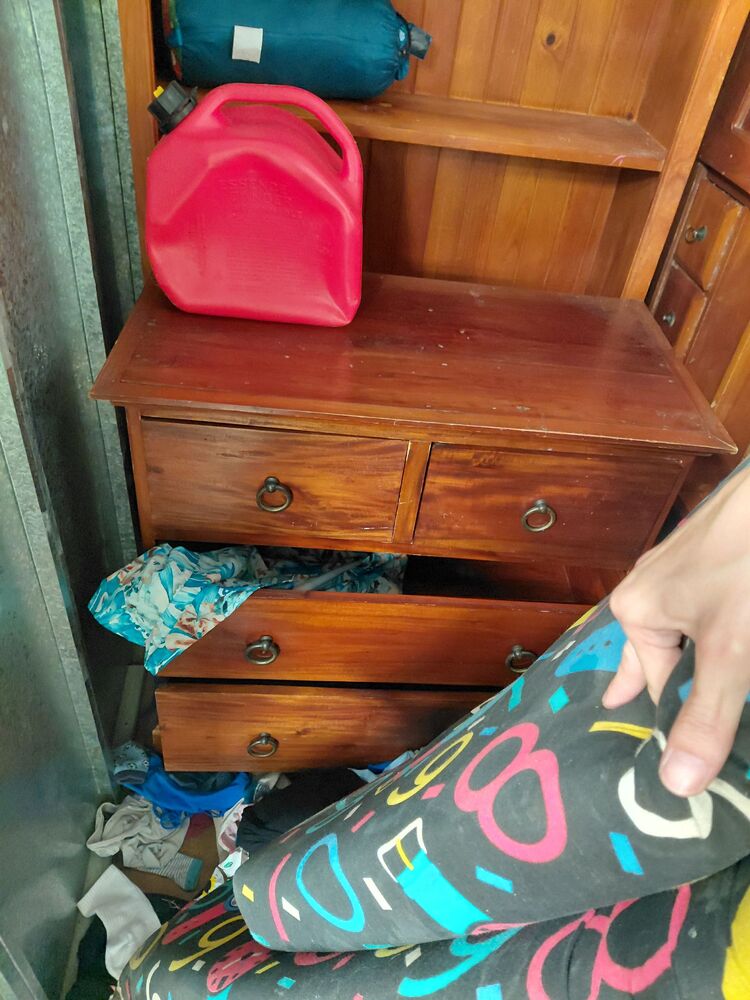 Storage King Springwood Abandoned Self Storage Auctions auction IB-3520