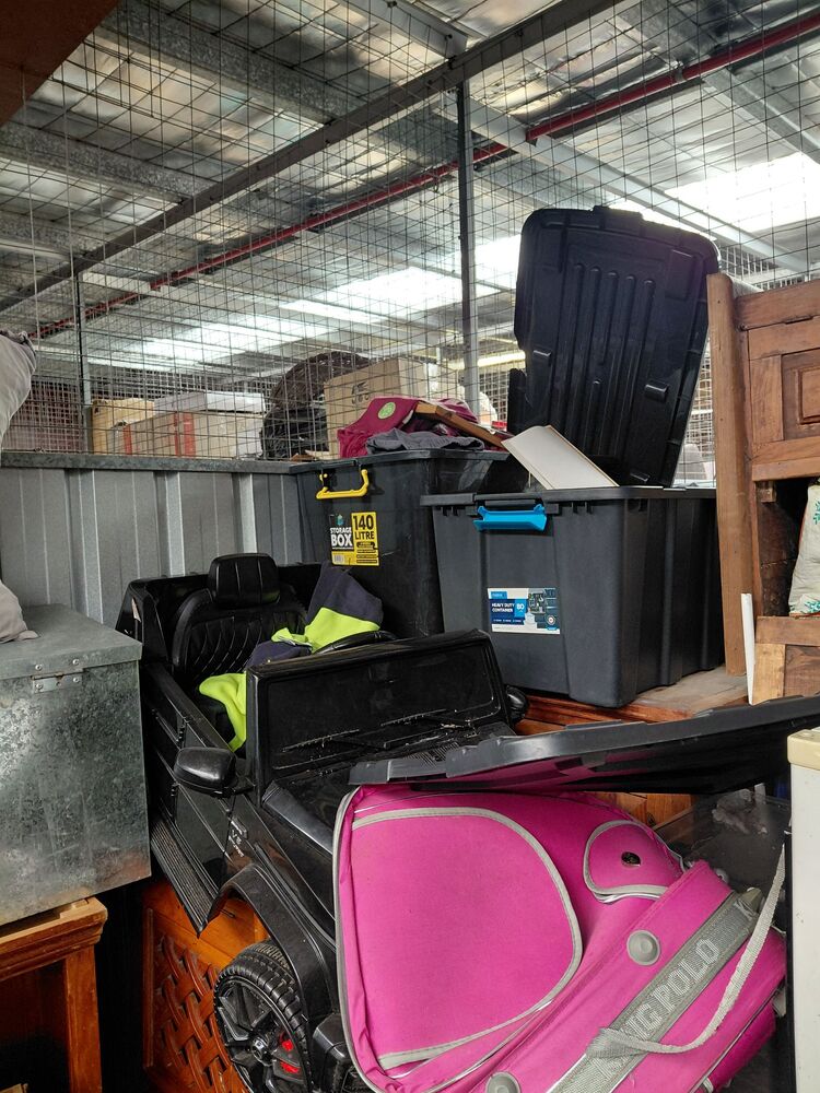 Storage King Springwood Abandoned Storage shed Auctions auction IB-3520