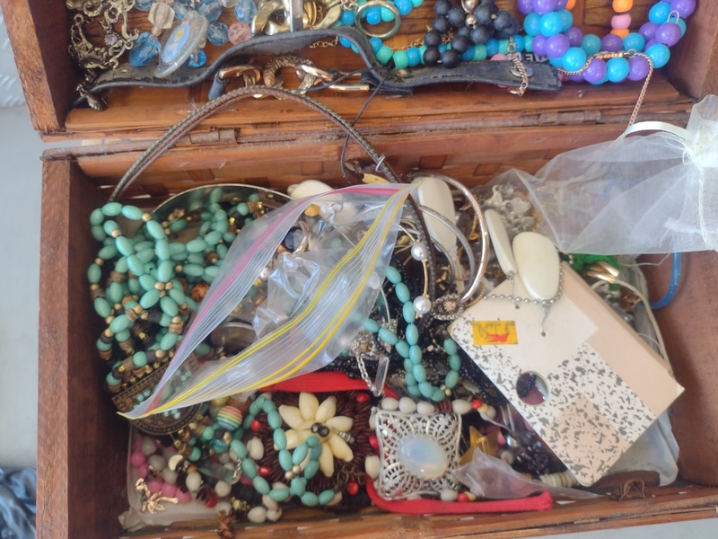 Kennards Self Storage Prospect Abandoned Storage garage Auctions auction IB-7675