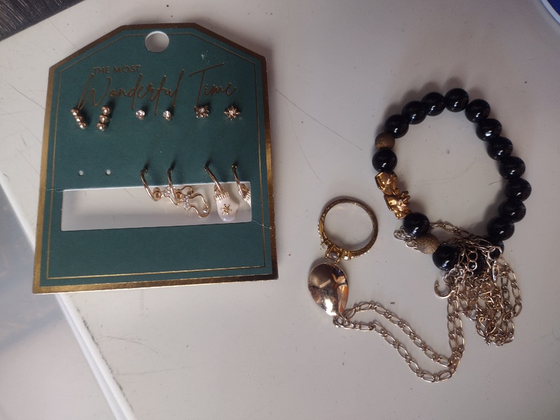 Kennards Self Storage Prospect Storage Shed Auctions auction IB-7675