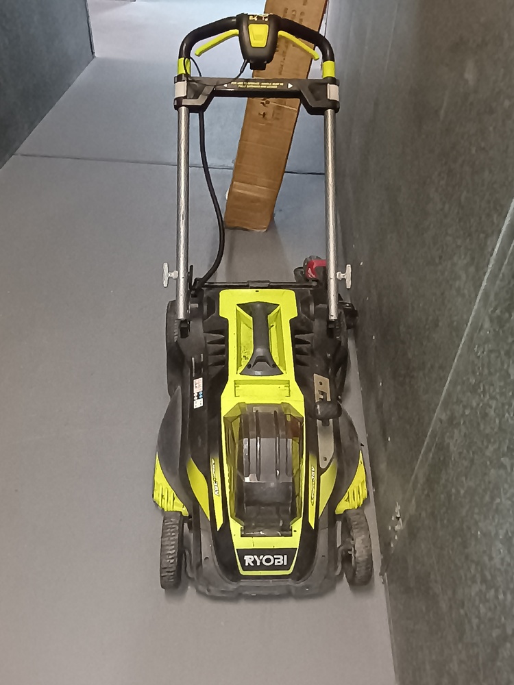 Kennards Self Storage Cardiff Storage Unit auction IB-1183