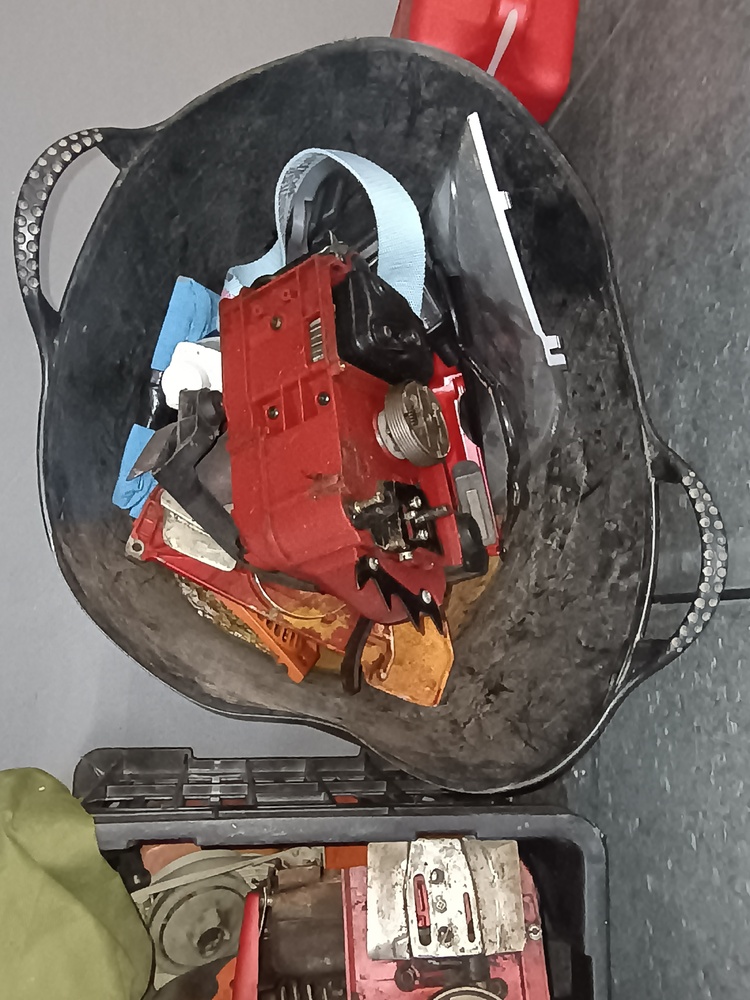 Kennards Self Storage Cardiff Bid on Storage Unit auction IB-1183