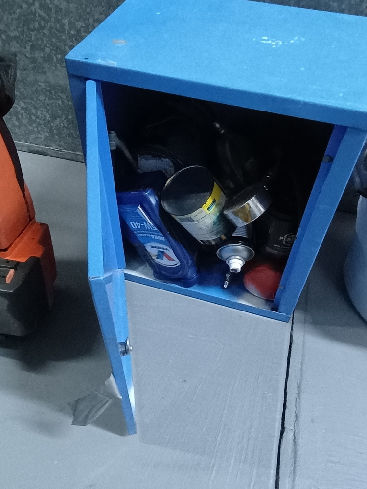 Kennards Self Storage Cardiff Abandoned Storage Auctions auction IB-1183