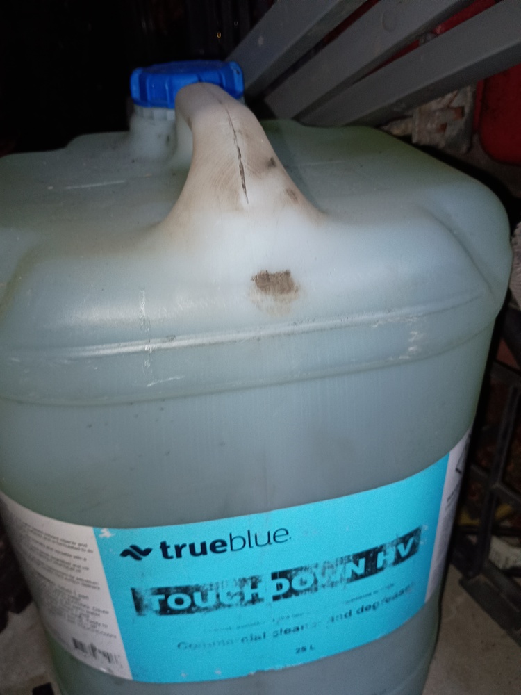 Kennards Self Storage Cardiff Abandoned Storage Unit Auctions auction IB-1183