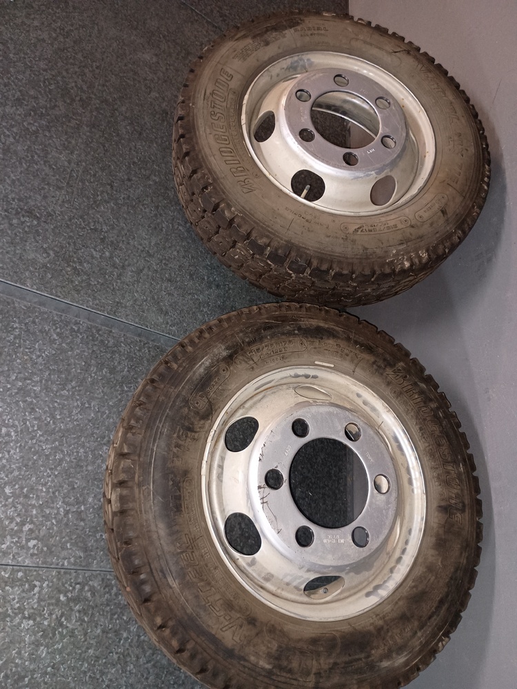 Kennards Self Storage Cardiff Storage Unit Auction auction IB-1183