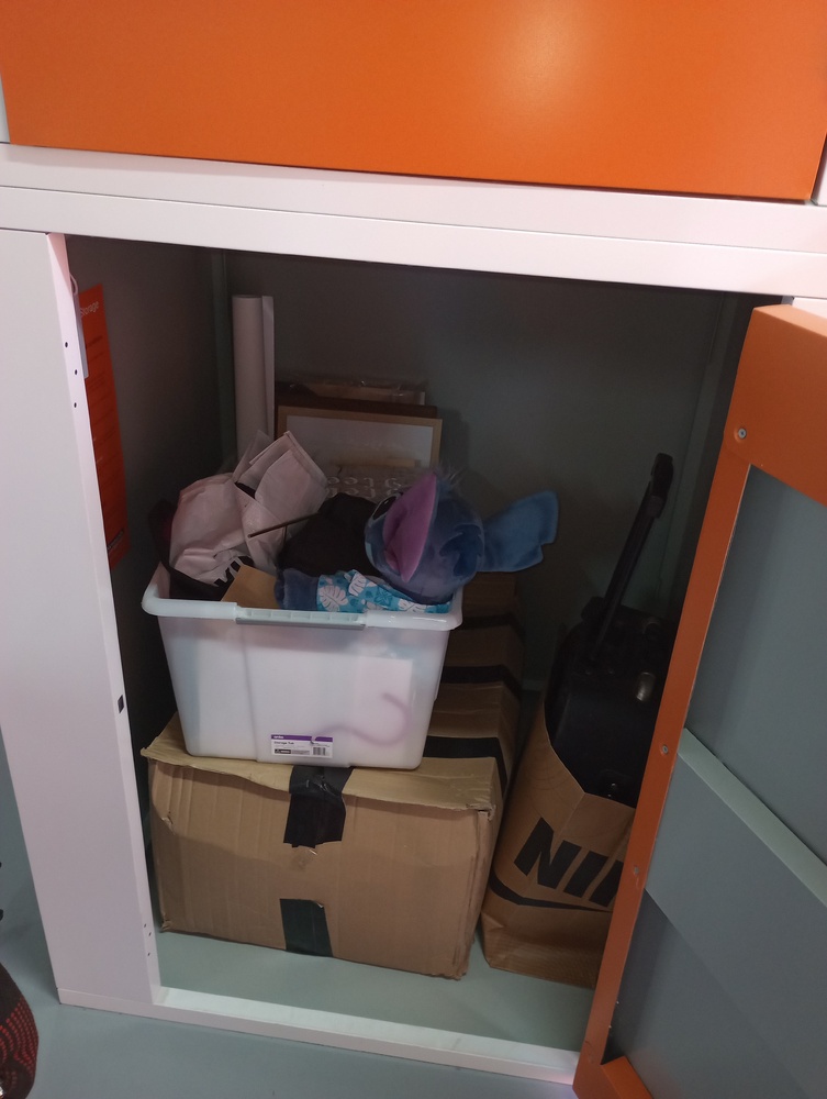 Kennards Self Storage Cranbourne Abandoned Storage Auctions auction IB-2144