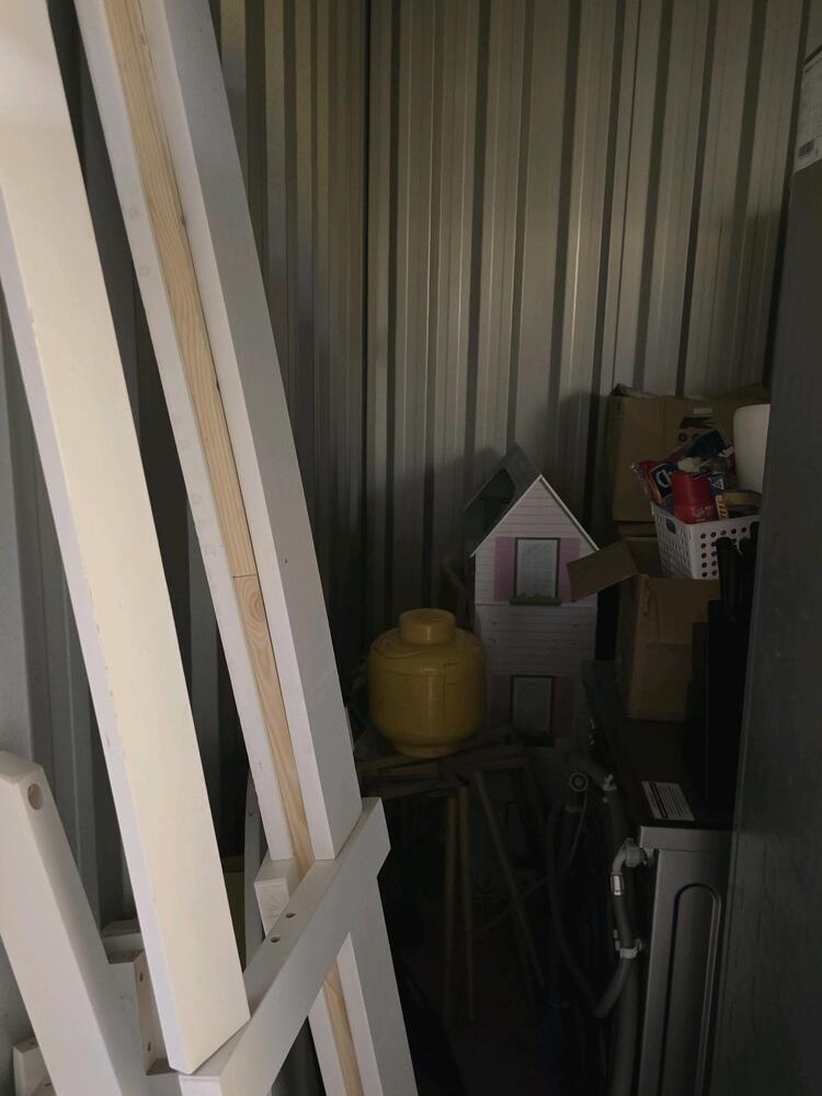 National Storage Hume Central  Storage auction IB-6605