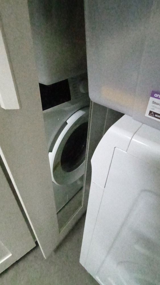 Storage King Prestons Abandoned Storage garage Auctions auction IB-8894