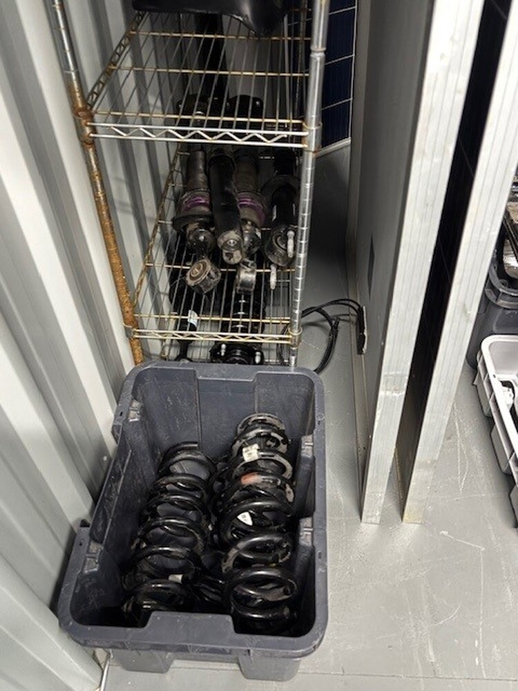 Loxon Storage Burleigh Bid on Self Storage Unit auction IB-4278