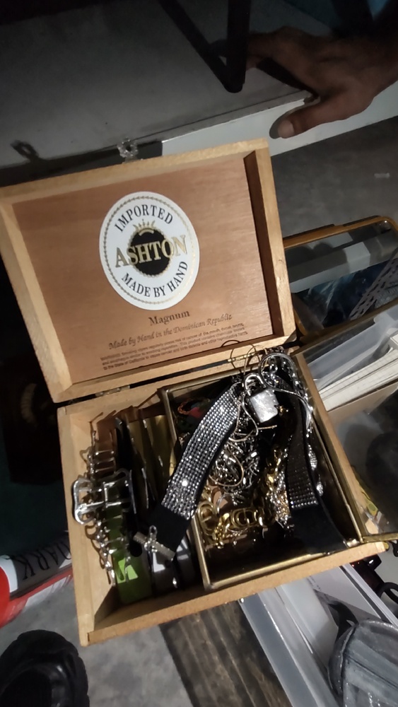 Kennards Self Storage Camperdown Abandoned Storage Auctions auction IB-8715