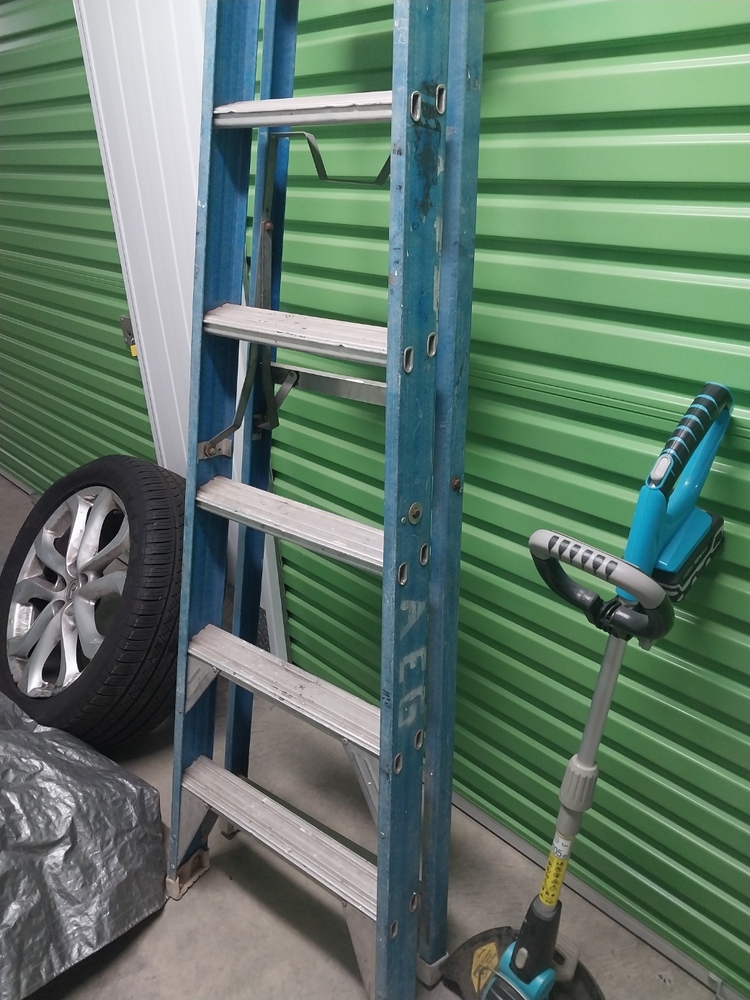 Storage King McGraths Hill Bid on Storage Unit auction IB-9732