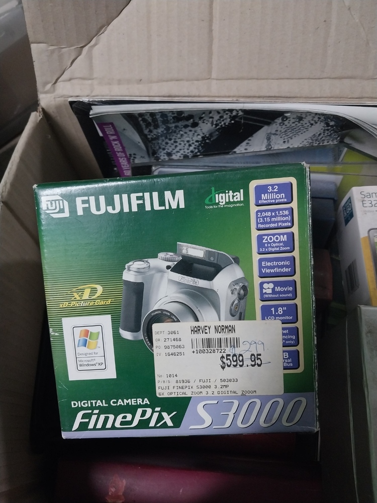 Storage King McGraths Hill Storage Facility Auctions auction IB-9732