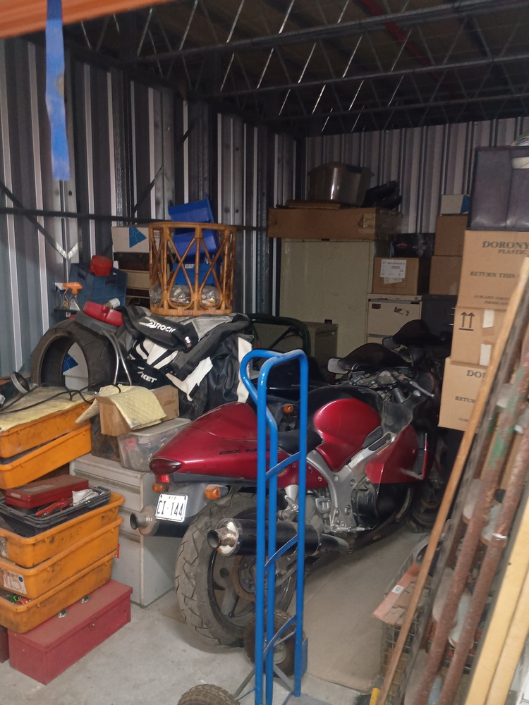 Kennards Self Storage Springvale Abandoned Storage Unit Auctions auction IB-4701