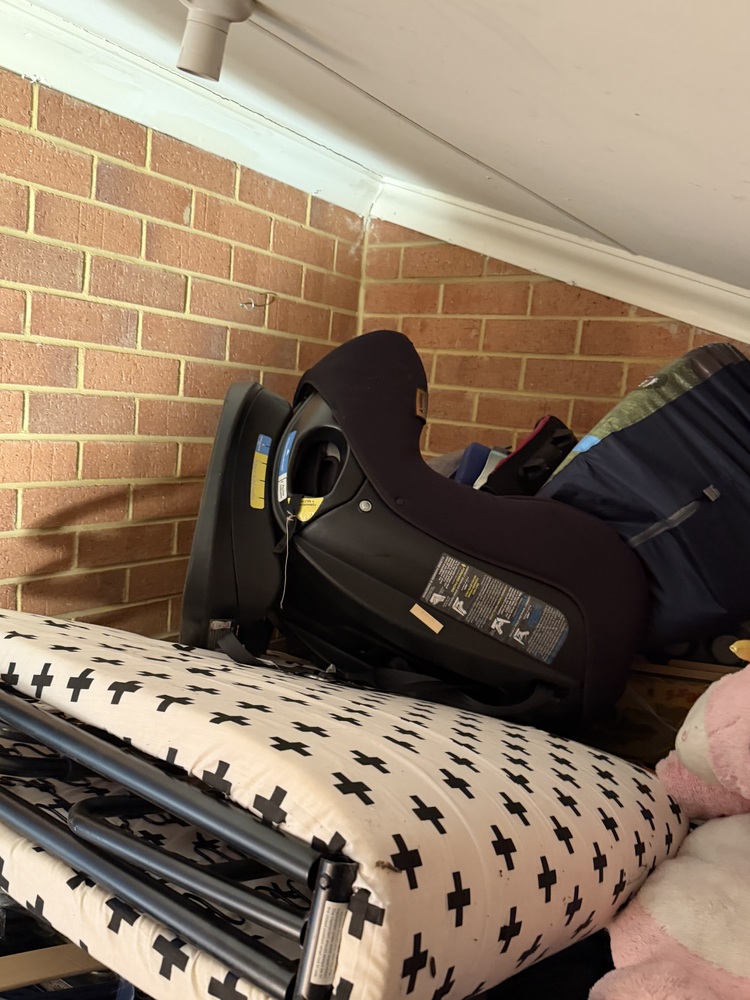 N. Woolard - Private Seller Self Storage auction IB-8665