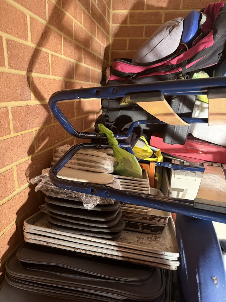 N. Woolard - Private Seller Abandoned Self Storage Auctions auction IB-8665