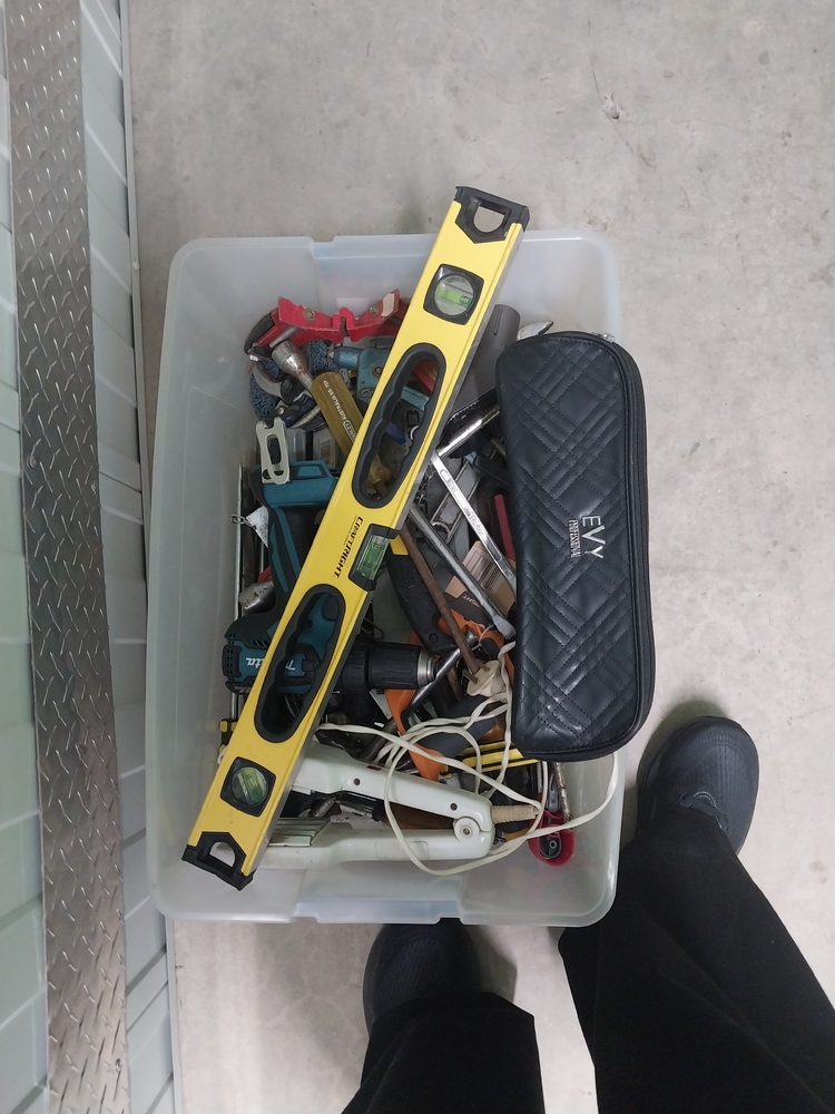 Storage King McGraths Hill Abandoned Storage shed Auctions auction IB-8367