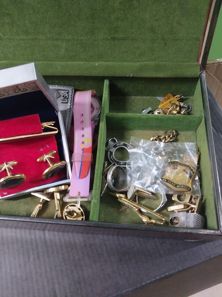 Storage King McGraths Hill AustraliaÂ Storage Auctions auction IB-8367