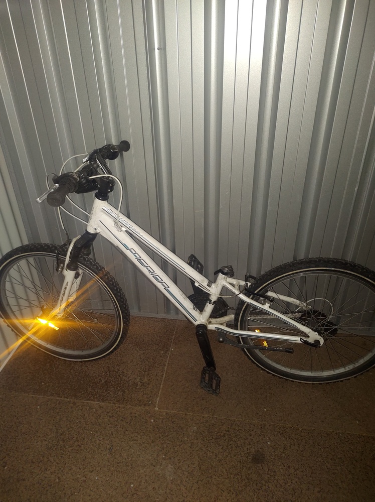 Kennards Self Storage Flemington Abandoned Storage garage Auctions auction IB-4394