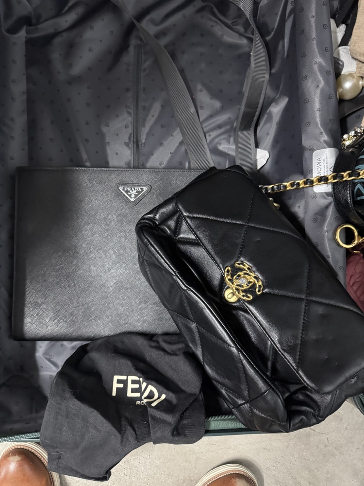 Fort Knox Self Storage Melbourne West Storage Unit Auction auction IB-2465