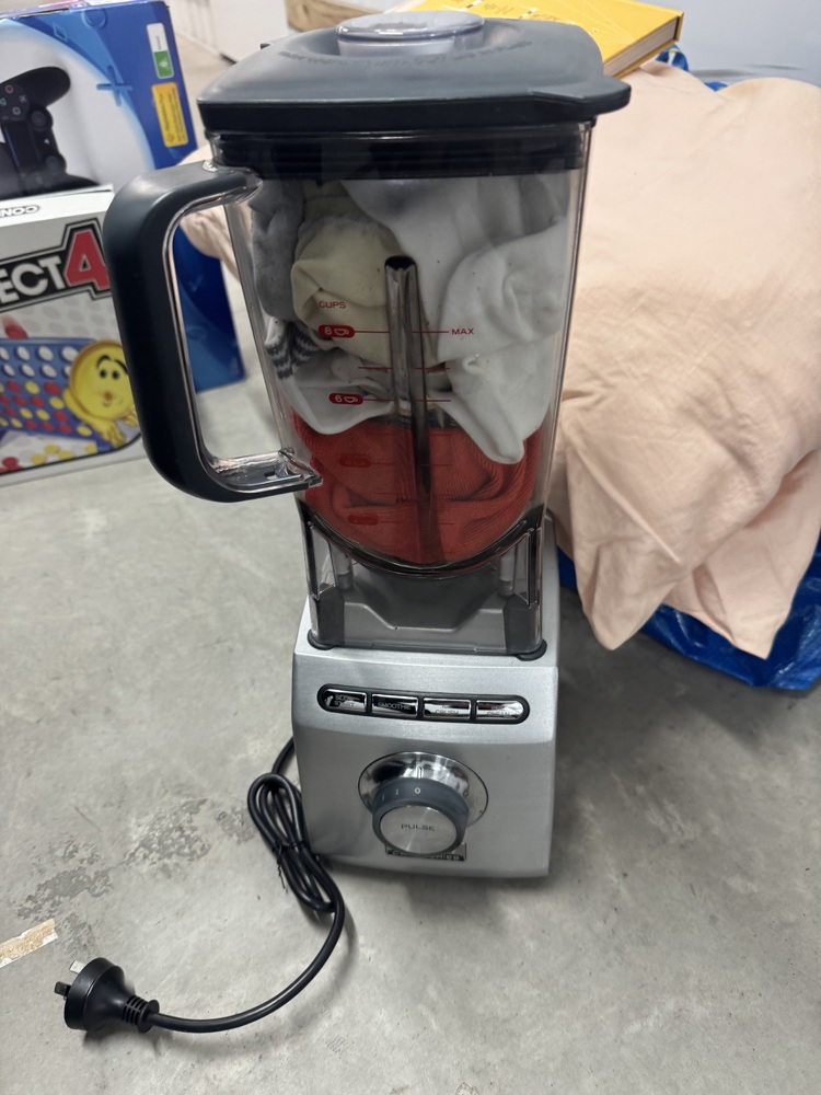 Fort Knox Self Storage Melbourne West Abandoned Storage garage Auctions auction IB-7041