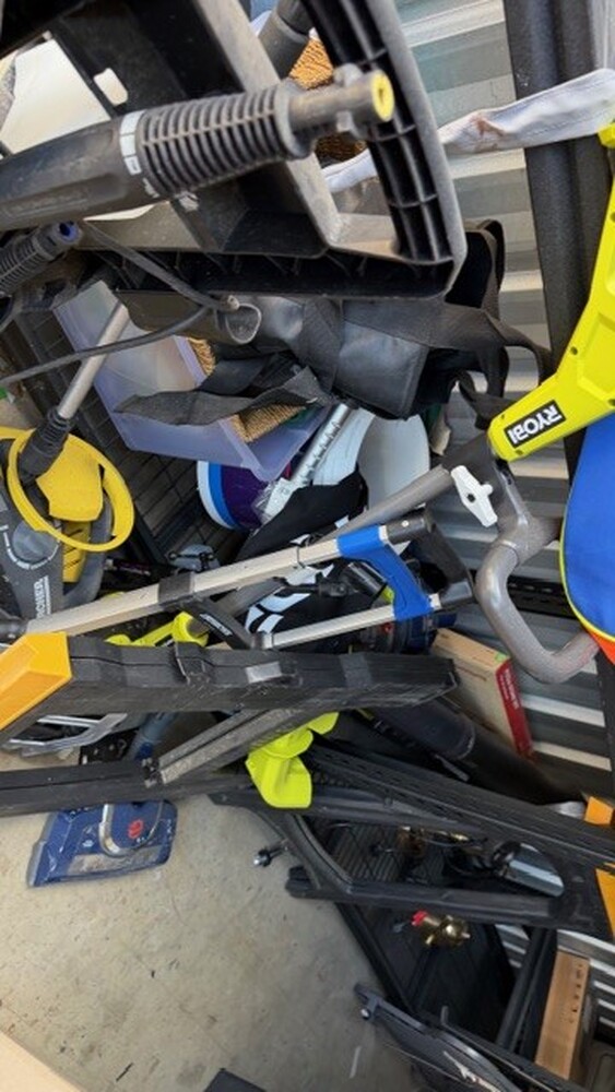 S. Orton - Private Seller Abandoned Storage Auctions auction IB-1852