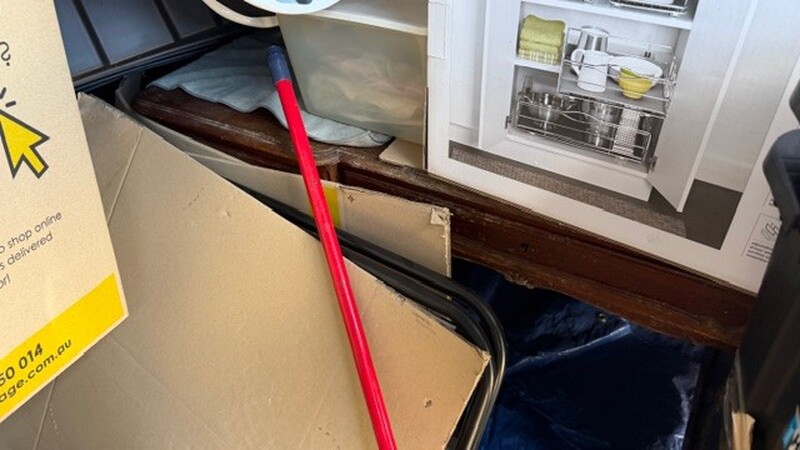 S. Orton - Private Seller Abandoned Storage garage Auctions auction IB-1852