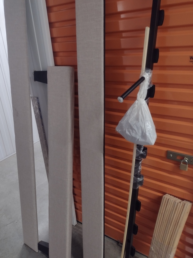 Kennards Self Storage Wollongong Abandoned Storage garage Auctions auction IB-1938