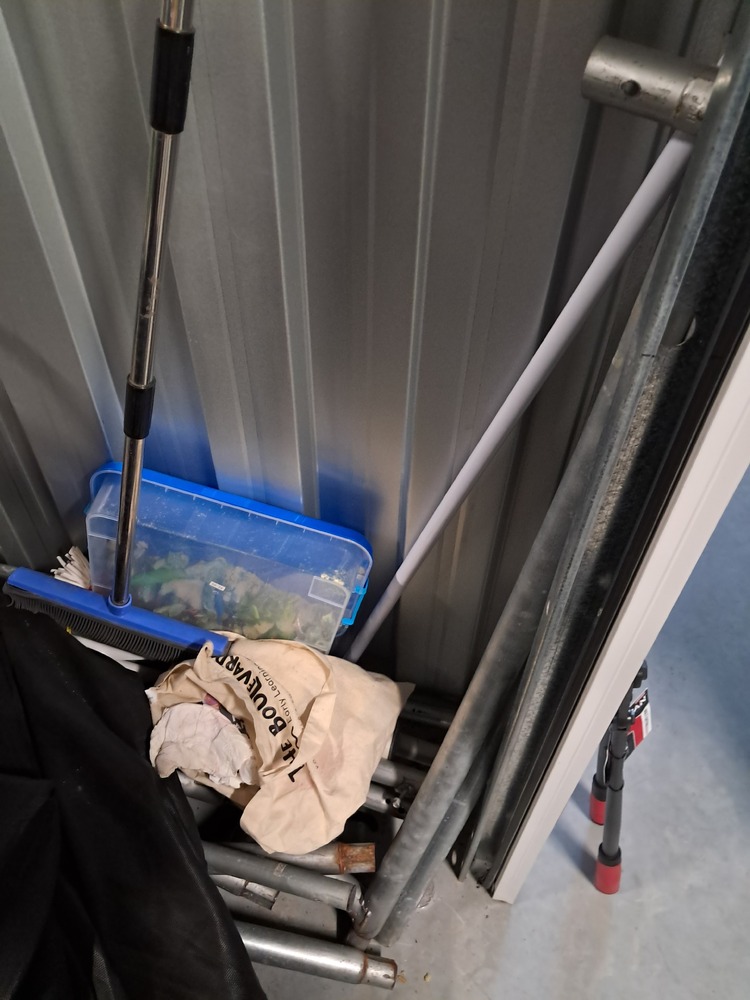 Storage King Woolloongabba Abandoned Self Storage Auctions auction IB-6003