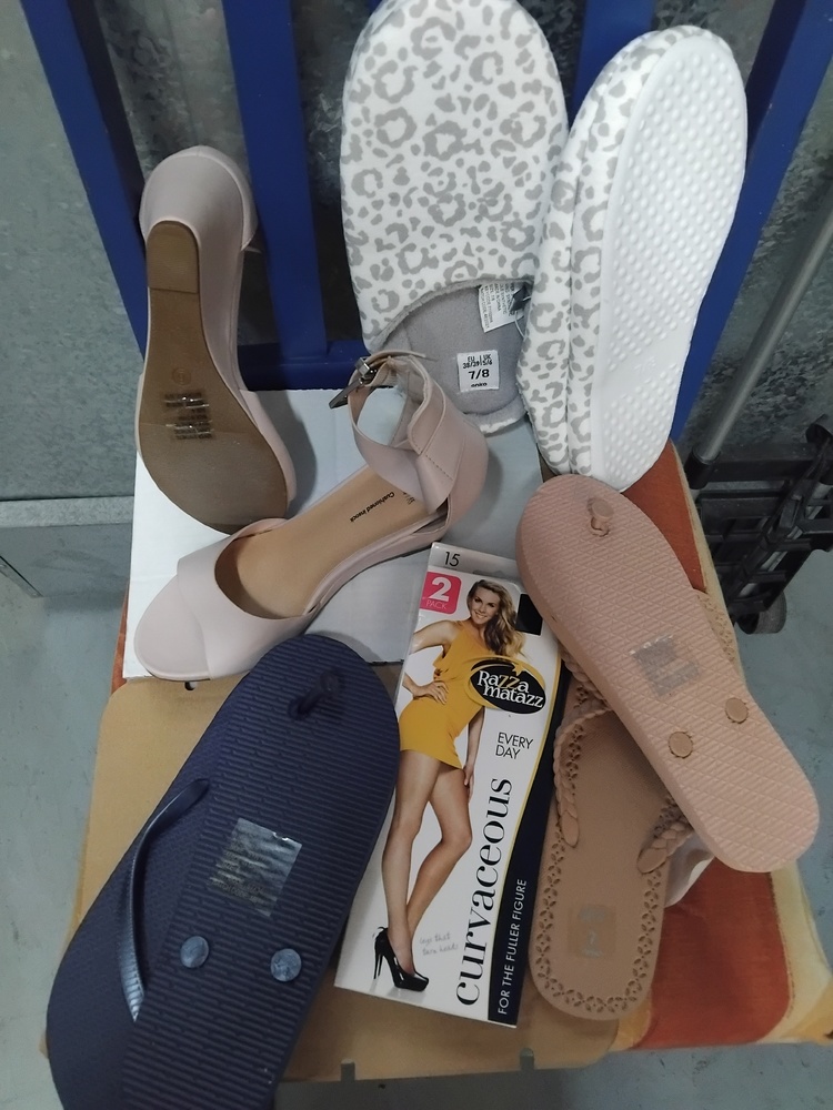 I. Teoh - Private Seller Abandoned Storage centre Auctions auction IB-5696